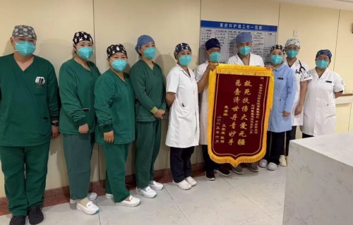 暖医丨锦旗红！长春市第四医院用100℃热情守护生命